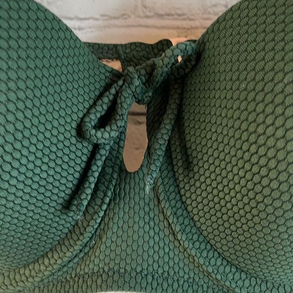 Shade & Shore Green Bikini Top, with adjustable straps, size 36 C, Light Lift - Picture 2 of 6